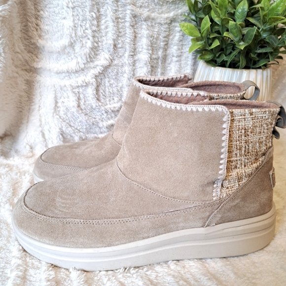 Hey Dude Mel Boots Suede Leather Platform Sand Beige Slip On Ankle Booties Sz 11 - Picture 6 of 15
